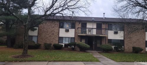 303 Cricket Ln, Woodbridge, NJ 07095-1514