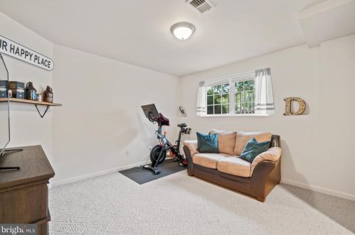 10048 Moxleys Ford Ln, Bristow VA  20136-3001 exterior