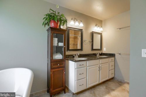 2112 Northview Ln, Harrisburg PA 17110-3911 exterior