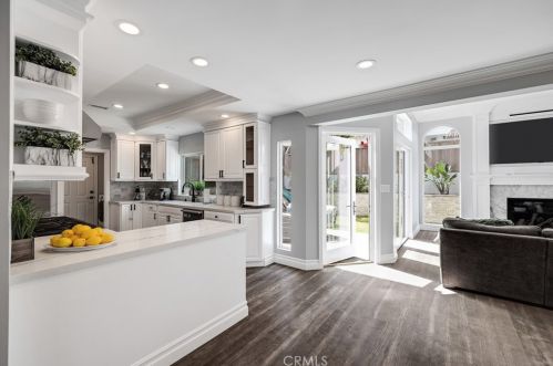 1336 1st St, Manhattan Beach CA  90266-6902 exterior