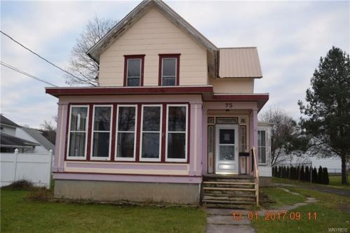 75 Chapel St, Gowanda, NY 14070-1114