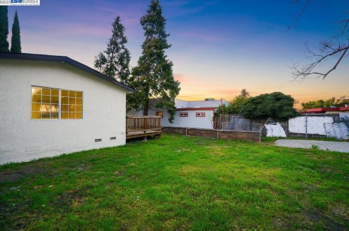 2954 Clearland Cir, West Pittsburg CA  94565-3243 exterior