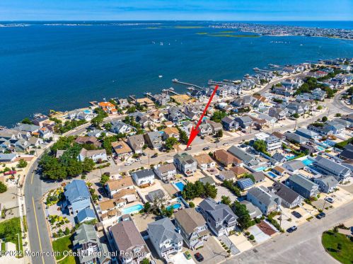 30 Morton Dr, Lavallette NJ  08735-2825 exterior