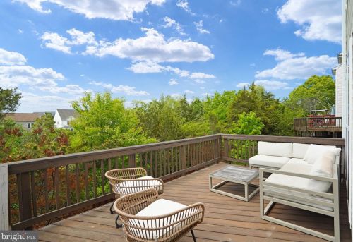 8231 Singleleaf Ln, Lorton VA  22079-5634 exterior