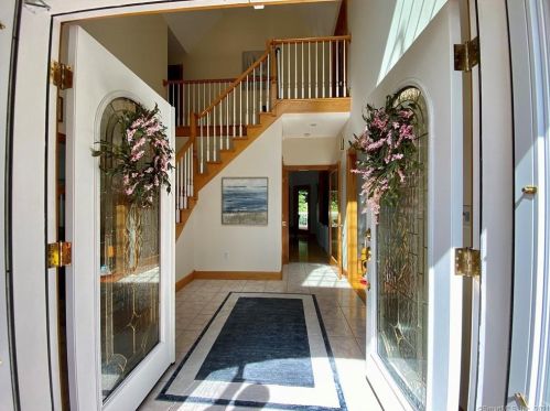 9 Judith Ct, Northford, CT 06472-1390