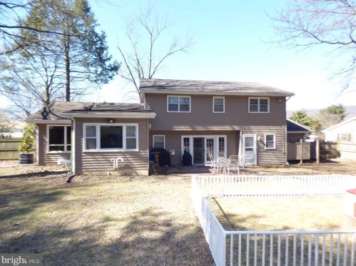 3941 Dora Dr, Harrisburg PA 17110-3619 exterior