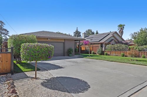 160 Liman Ave, Gilroy, CA 95020-7216