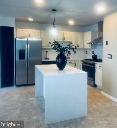 1031 Moore Rd, West Deptford NJ  08086-3833 exterior