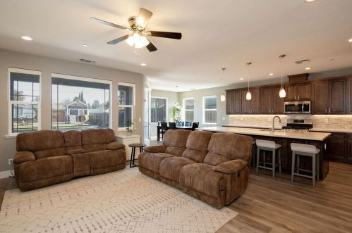 2440 Greenboro St, Turlock CA  95382-1433 exterior