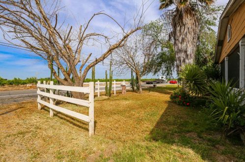 1018 Hickman Rd, Hickman, CA 95323-9657