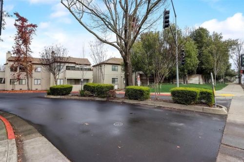 2527 Westberry Dr, Santa Rosa CA 95403-4136 exterior