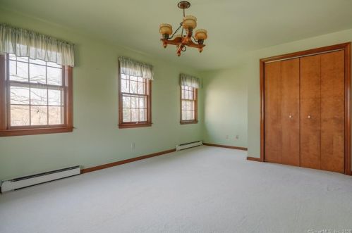 13 Old Grn Rd, Sandy Hook CT 06482-1006 exterior