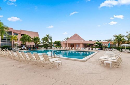 225 Turtle Lake Ct, Naples FL  34105-5568 exterior
