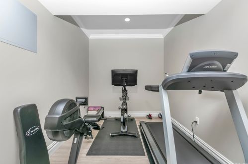 19 Pinehurst Dr, Mount Sinai NY  11766-3421 exterior