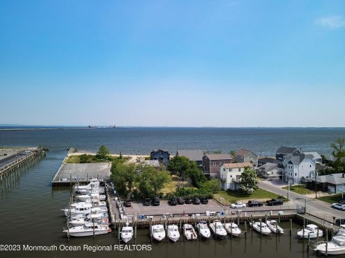 8 Benton Ave, Leonardo NJ  07737-1403 exterior