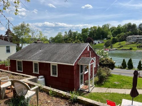 32 Kellogg St, Brookfield Center CT  06804-1521 exterior