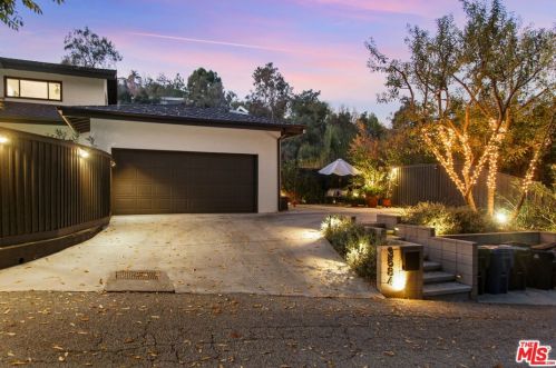 3584 Sepulveda, Van Nuys CA 91402-4305 exterior