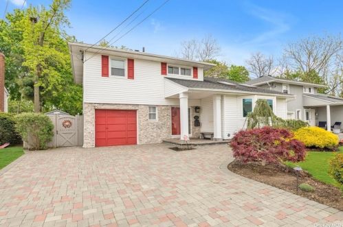1122 Albert Rd, North Bellmore, NY 11710-2748