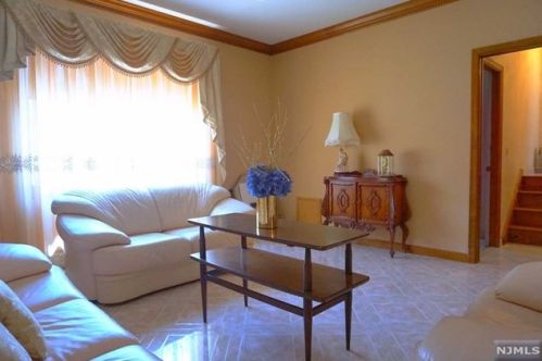 47 Newby Ave, West Paterson, NJ 07424-2845