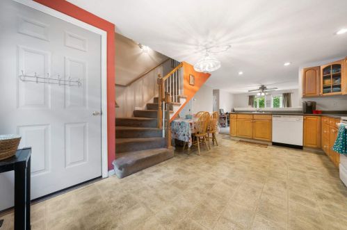 4 Stratton Ln, Raymond, NH 03077-1286