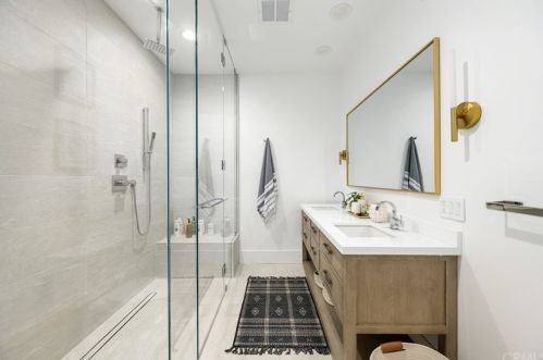 12 Clancy Ln, Rancho Mirage CA  92270-4501 exterior