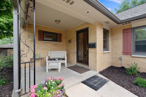 225 16th Ave, West Bend, WI 53095-3030