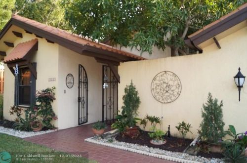 5098 Cortez Ct, Delray Beach, FL 33484-1303