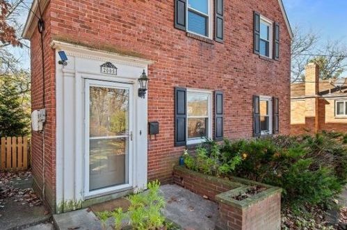 2005 Potomac Ave, Pittsburgh, PA 15216-2833