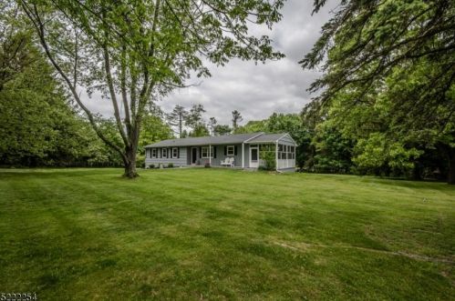 14 Jackie Dr, Hackettstown NJ  07840-5628 exterior