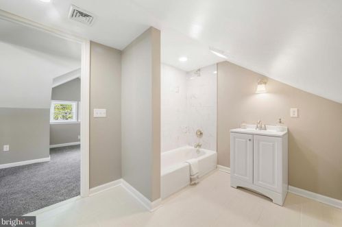 430 Manor Rd, Beverly NJ  08010-1028 exterior