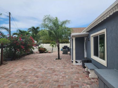 440 Maddock St, West Palm Beach, FL 33405-4628