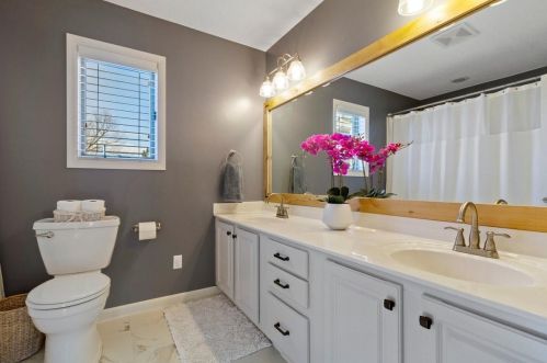 1924 Washburn Ave, Minneapolis MN 55411-2326 exterior