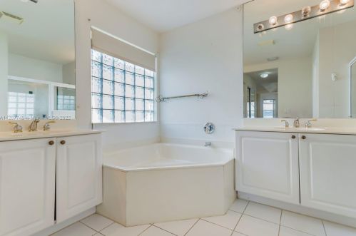 18322 33 St, Hollywood FL 33023-5682 exterior