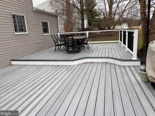 1162 Horseshoe Dr, Blue Bell PA  19422-1947 exterior