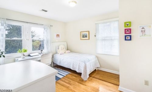 41 Essex Ave, Bernardsville NJ  07924-2235 exterior