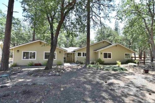 5133 Easy St, Yreka, CA 96097-9718