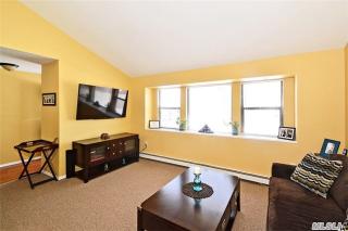 53 Clinton Ave, Canaan Lake, NY 11772-6127