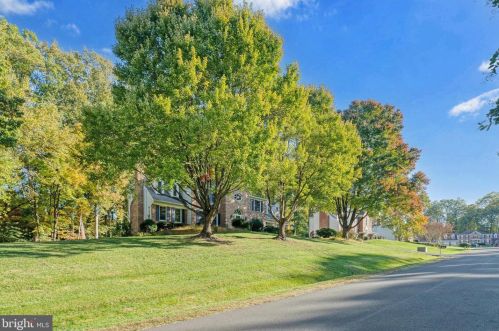 11560 Holly Briar Ln, Great Falls VA  22066-1327 exterior