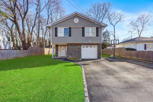 22 Yorktown Rd, Huntington Station, NY 11746-6959