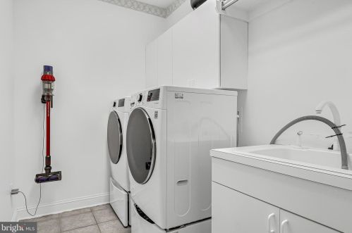 319 Equus Dr, Camp Hill PA  17011-8350 exterior