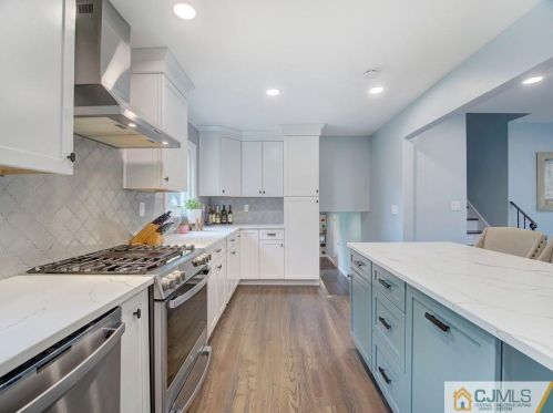 67 Hilltop Blvd, East Brunswick NJ  08816-2837 exterior