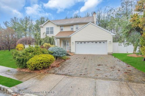 1 Enclosure Dr, Morganville, NJ 07751-1807