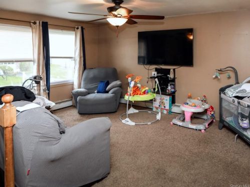 14 Oak Ln, Middletown NY  10940-6914 exterior