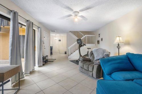 3228 32 Way, West Palm Beach FL  33407-6747 exterior