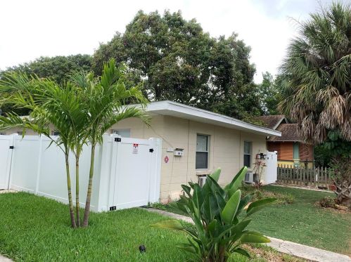 265 14th St, Saint Petersburg, FL 33705-2042