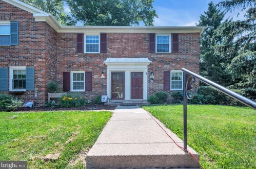 5825 Torington Dr, Springfield, VA 22152-1051