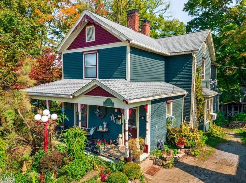 211 Mercer St, New Wilmington, PA 16142-1109