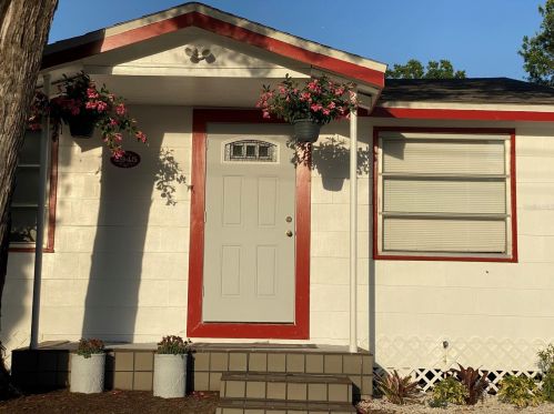 4945 72nd St, Saint Petersburg, FL 33709-2725