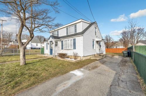 31 Fairbanks St, Bridgeport, CT 06610-2515