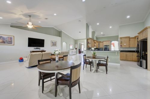 160 Saratoga Ave, Fort Pierce FL  34953-5974 exterior